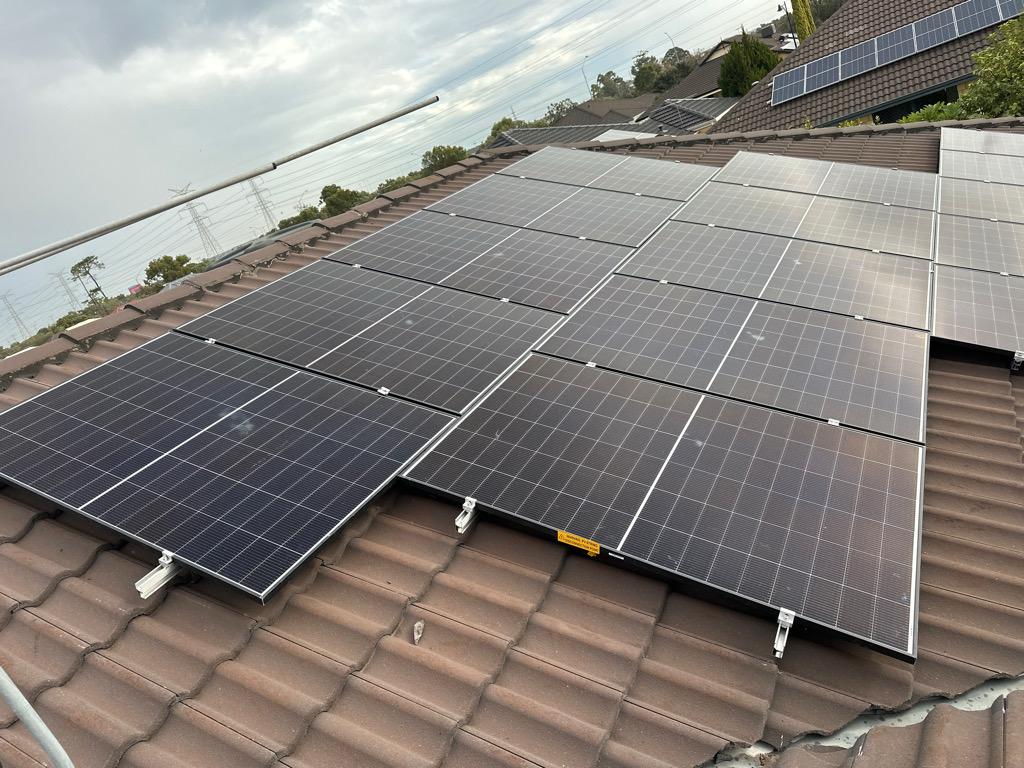 Top Benefits of Installing Solar Panels and Batteries in Australia